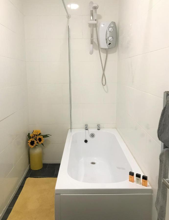 Welcoming Spacious 2-Bedroom House In St Helens St Helens  Ngoại thất bức ảnh